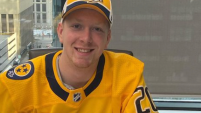 Luke Prokop bei seiner Vertragsunterzeichnung in Nashville.