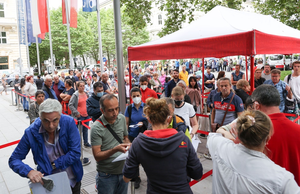 Impfen ohne Anmeldung in Salzburg: Der Andrang ist enorm.