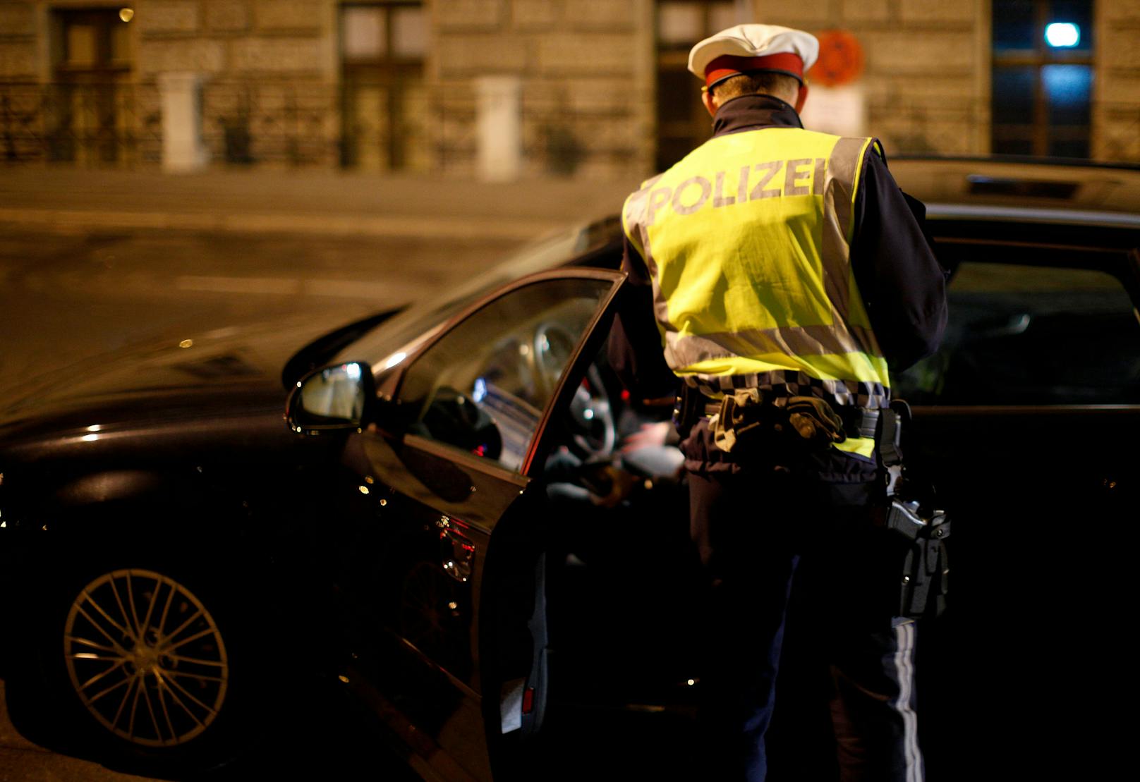 Kontrolle der Wiener Polizei im Zuge eines Verkehrsschwerpunktes. Archivbild