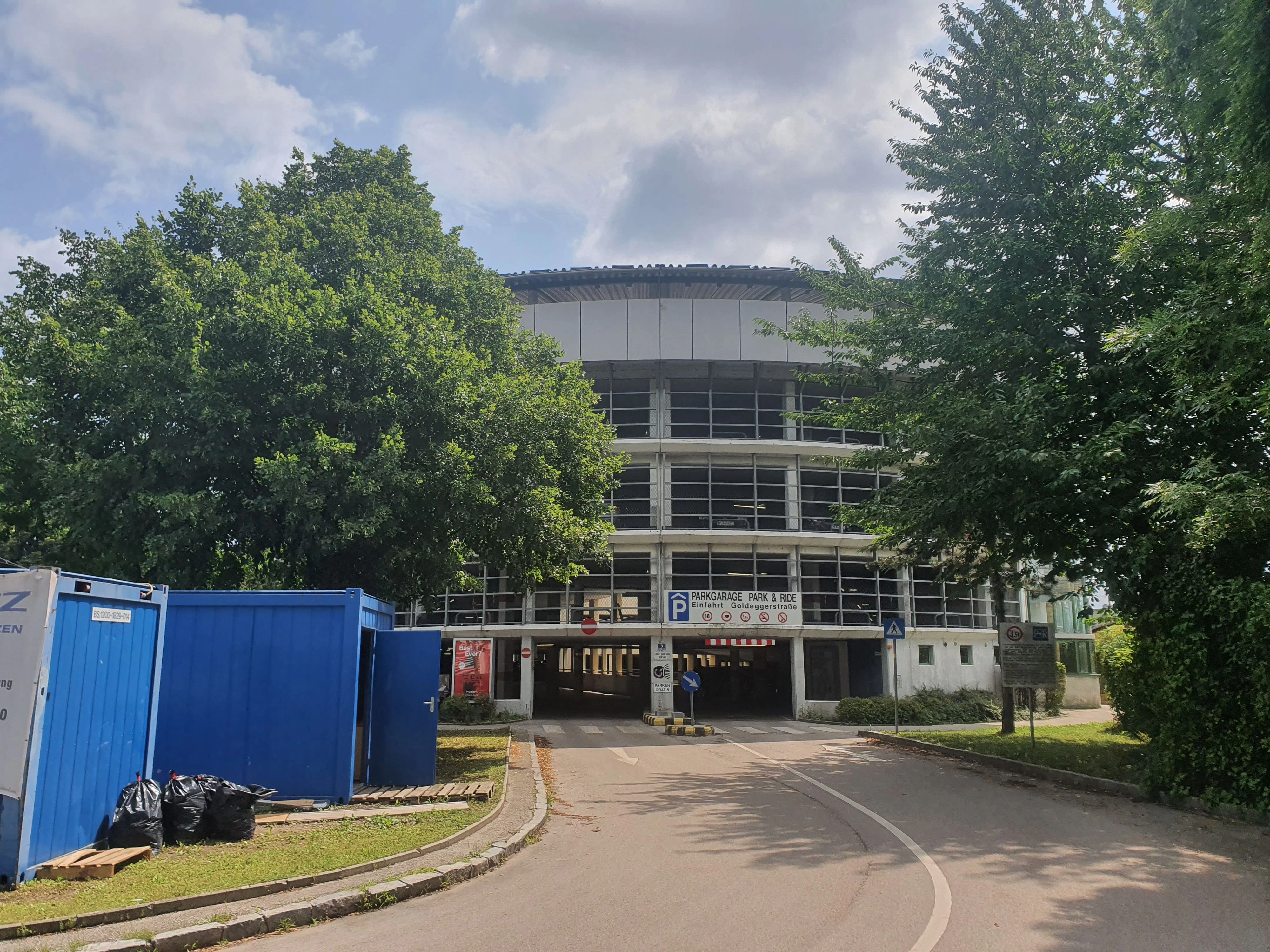Täter schlugen bei Parkdeck in St. Pölten zu