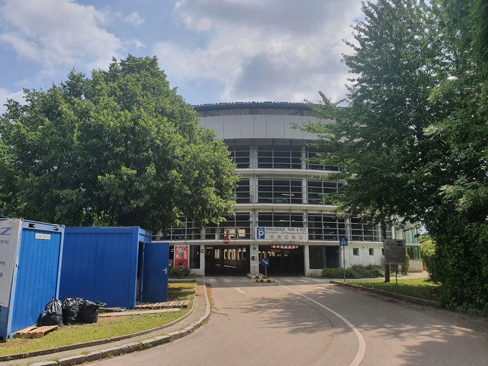 Täter schlugen bei Parkdeck in St. Pölten zu