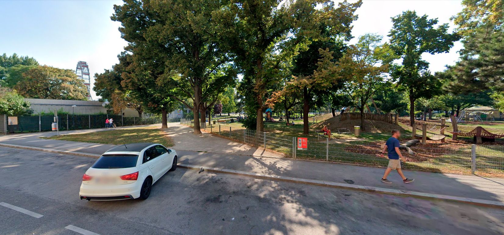 Blick auf die Venediger Au in der Leopoldstadt. Im Hintergrund das Riesenrad des Praters.