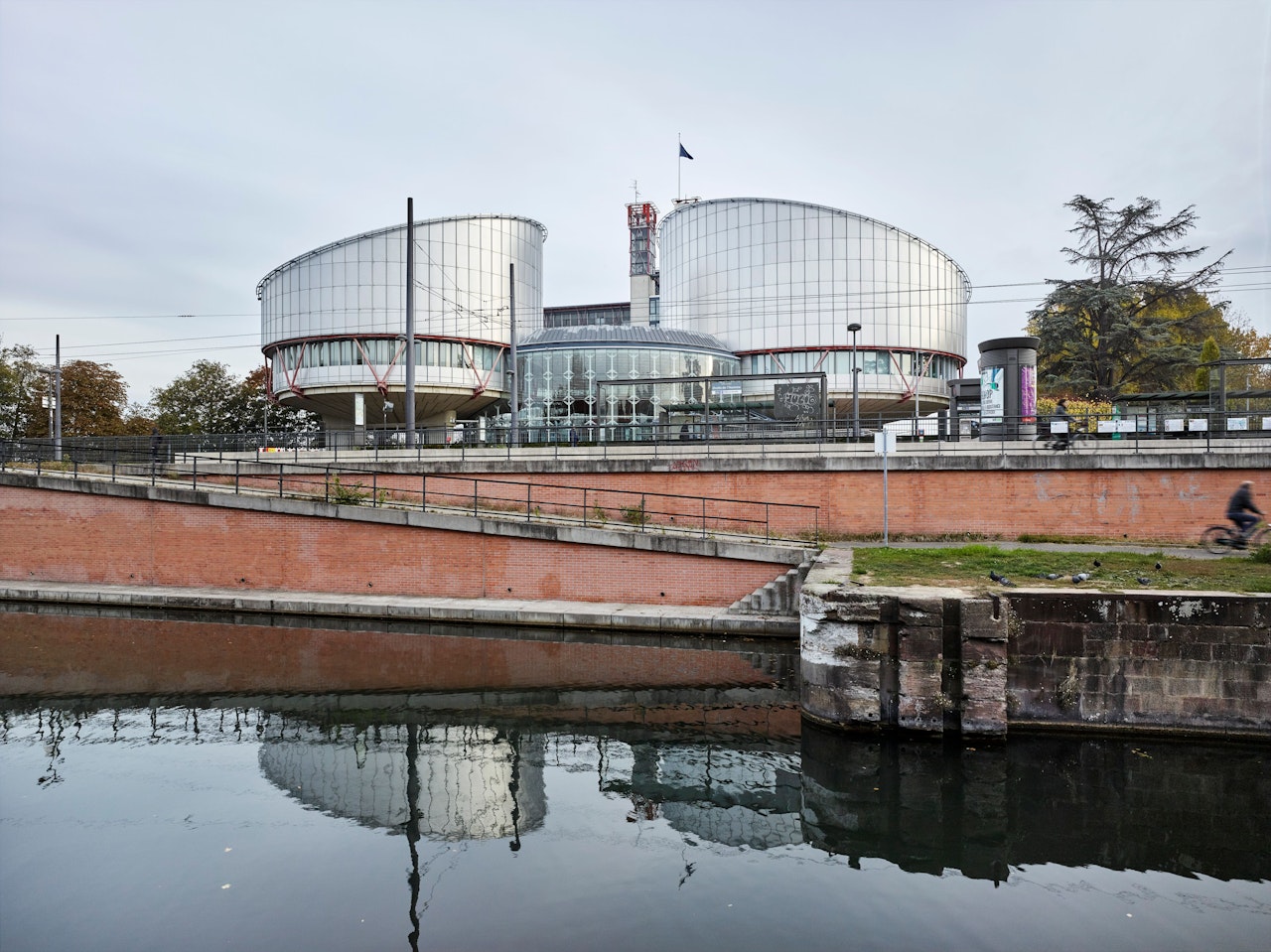 Heute.at - Wegen Baby-Autopsie bekommt muslimische Mutter 48.000 €