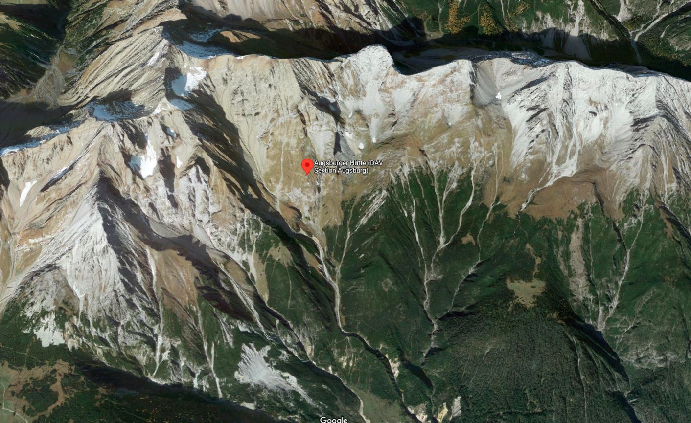Die Augsburger Hütte in den Lechtaler Alpen oberhalb der Gemeinde Grins wird vom Deutschen Alpenverein betrieben.