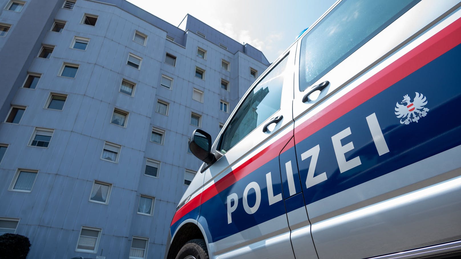 Polizeieinsatz in Ottakring: Eine 32-Jährige schrie wahllos Passanten an.