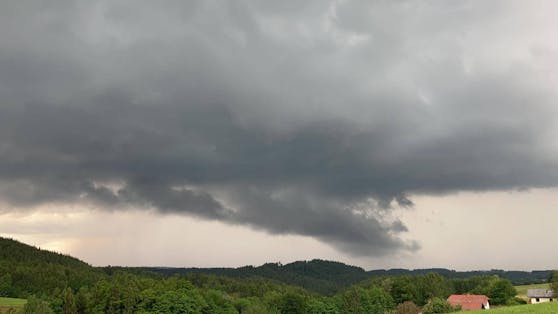 Unwetter-Wolken ziehen über Österreich.