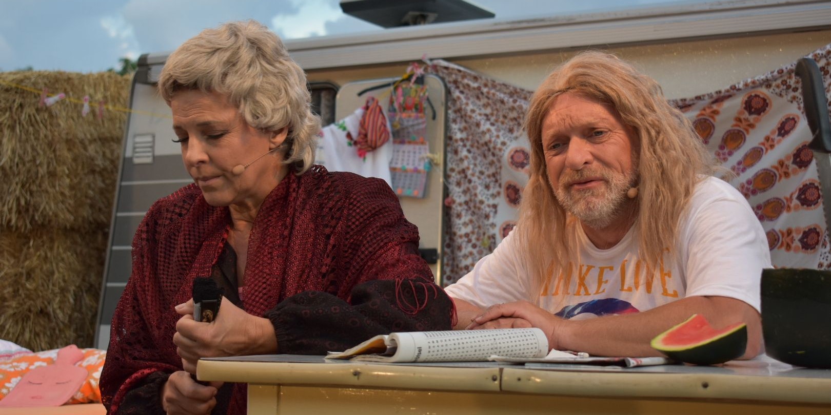 Auf der Bühne kaum zu erkennen: Sabine Petzl und Reinhard Nowak.