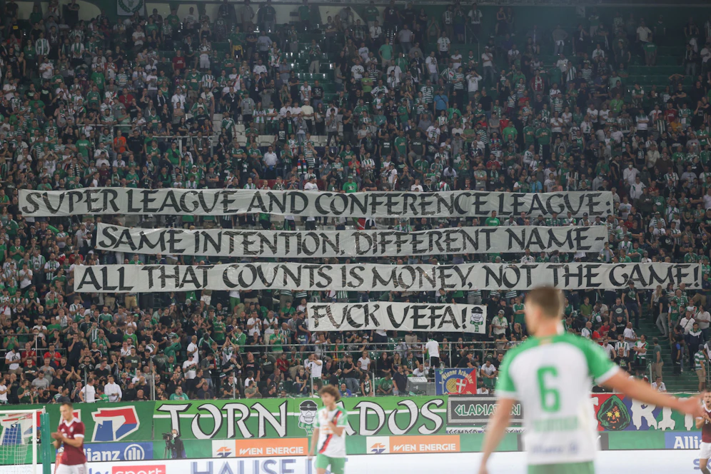 Protest der Rapid-Ultras auf der Tribüne