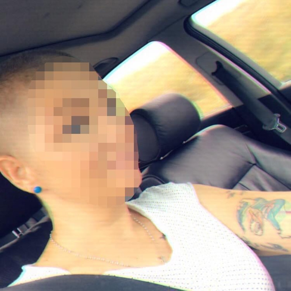 Annabella G. (39) leidet an Lungenkrebs - hier noch selbst im Auto (jetzt fährt sie nicht mehr)