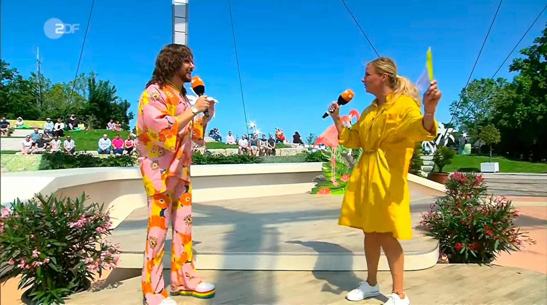 Riccardo Simonetti und Moderatorin Andrea Kiewel im ZDF-Fernsehgarten