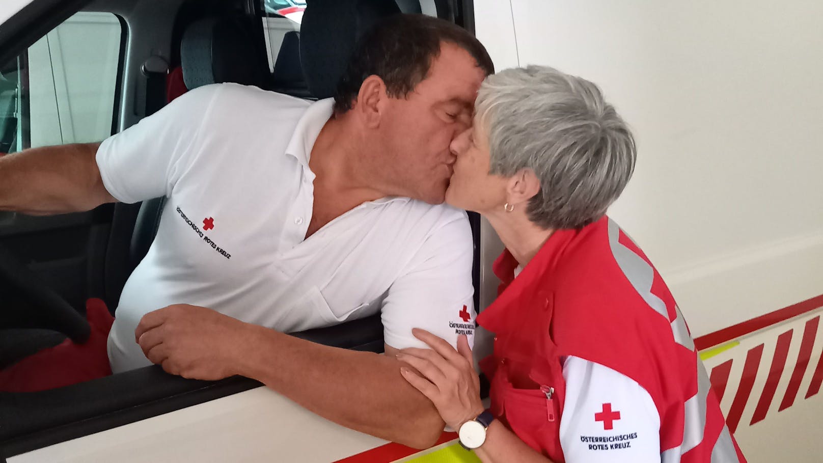 Josef (59) und Karin (55) lernten sich beim Roten Kreuz kennen. Seit 2019 sind sie ein Paar.
