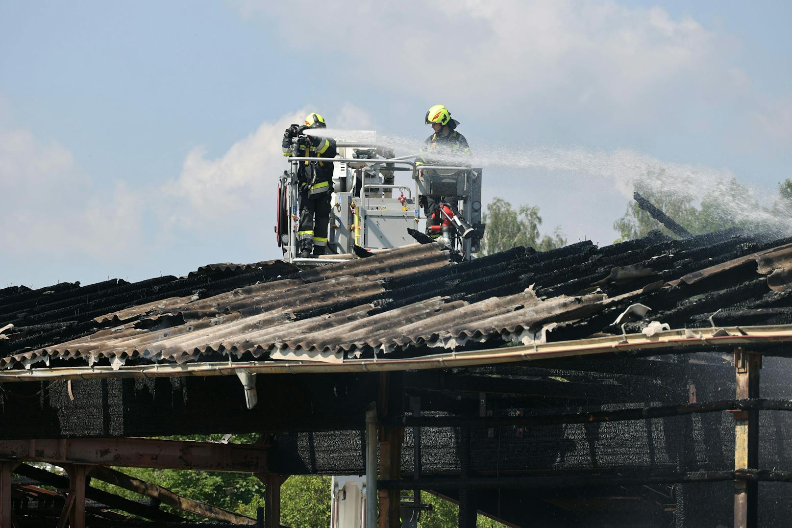 14 Feuerwehren waren im Einsatz, aber das Sägewerk war nicht mehr zu retten.