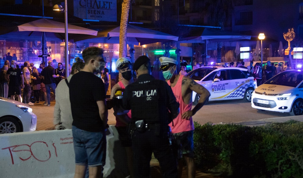 Der Mann bekam es mit der Polizei zu tun. (Symbolbild)