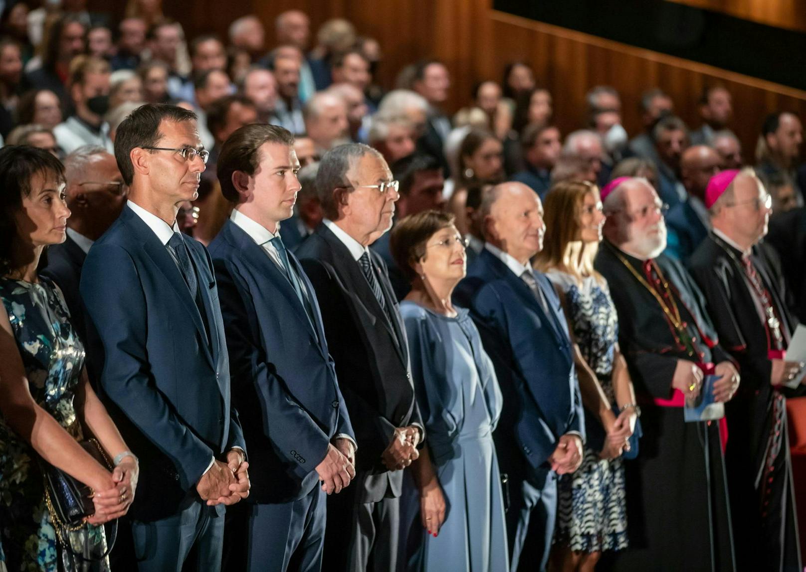 Landeshauptmann Markus Wallner (ÖVP), Bundeskanzler Sebastian Kurz (ÖVP), Bundespräsident Alexander Van der Bellen und seine Frau Doris Schmidauer im Rahmen der Eröffnung der 75. Bregenzer Festspiele am Mittwoch im Festspielhaus in Bregenz.