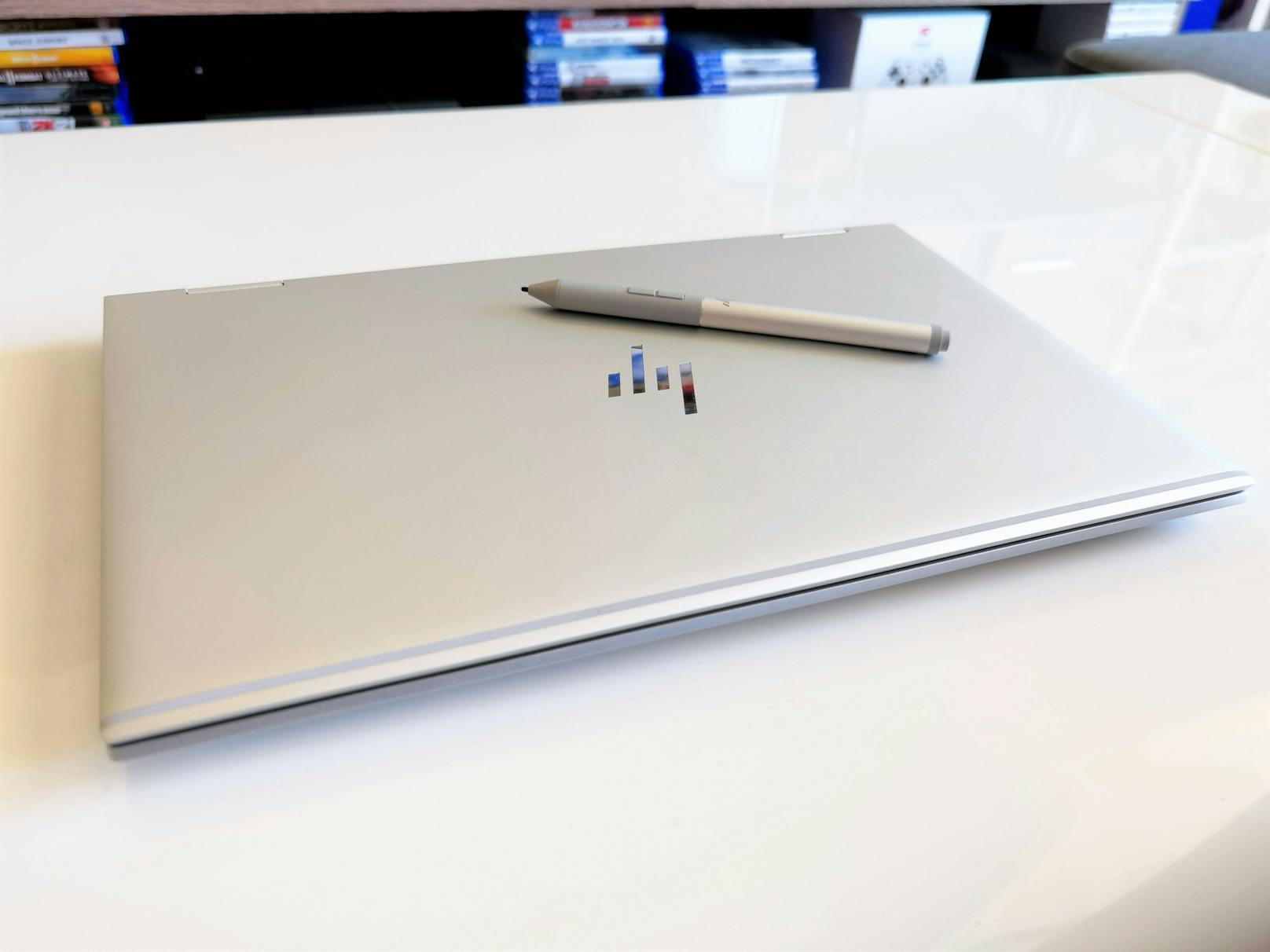Bei der Leistung ist das HP EliteBook x360 1040 G8 über alle Zweifel erhaben: Es schupft selbst komplexeste Anwendungen und Multi-Tasking ohne Einbrüche und verfügt sowohl im Notebook-, als auch im Tablet-Modus über extreme Power.