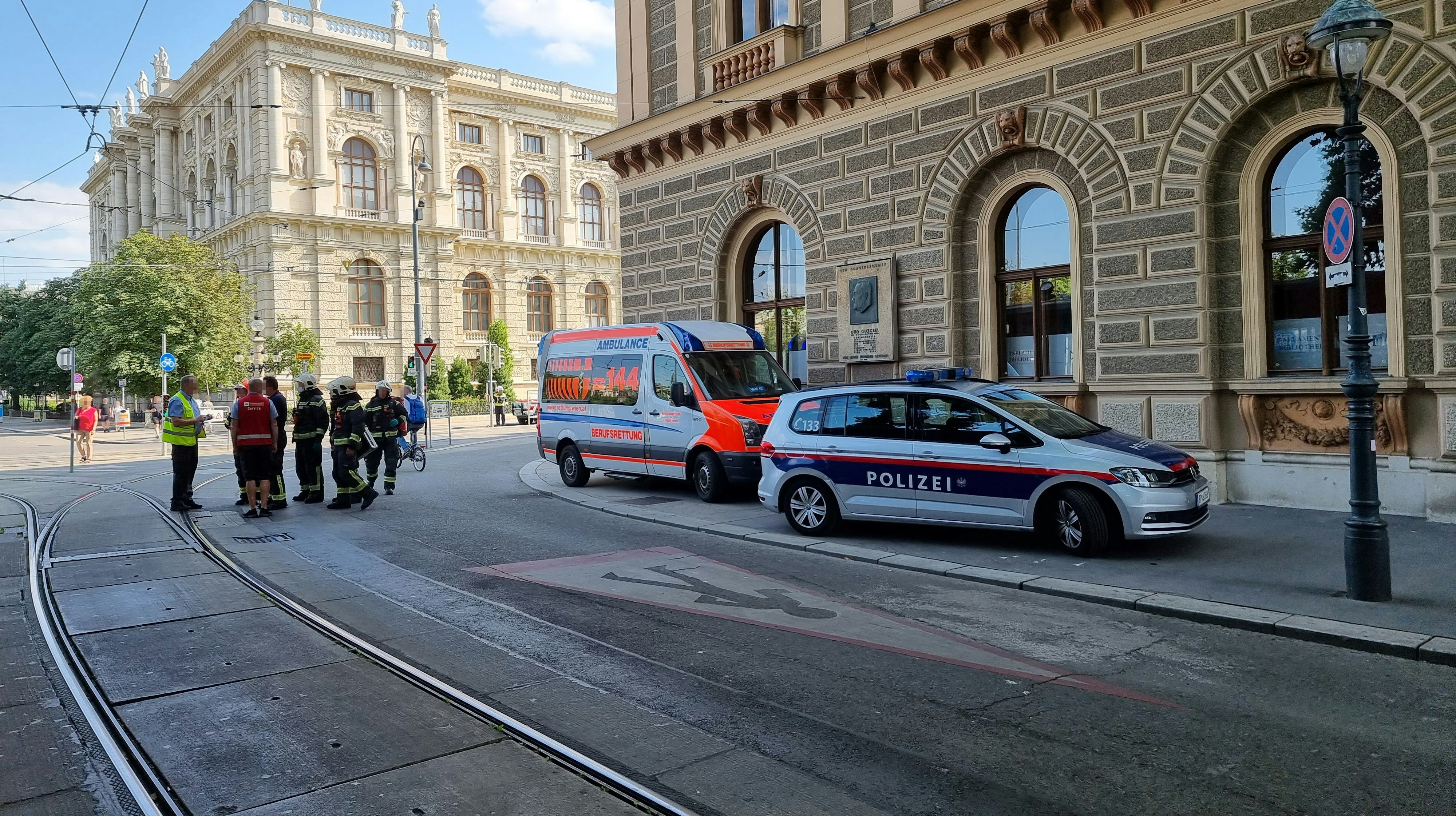 Die Polizei, Feuerwehr und Rettung waren vor Ort.