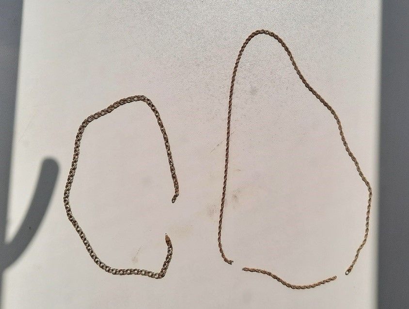 Diese Kette wurde der 80-Jährigen vom Hals gerissen.