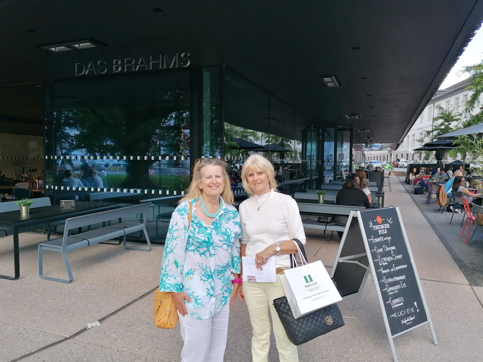Wochenendtrip-Gewinnerin Gerda (r.) und ihre langjährige Freundin Elfi