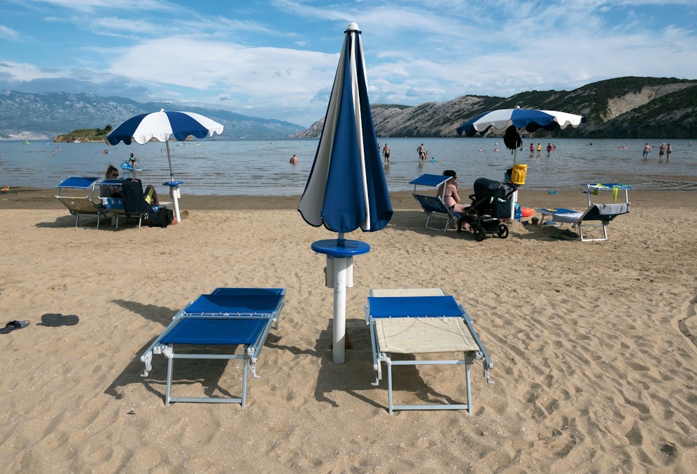 Im Bild: Ein leerer Strand in Kroatien (Rab).