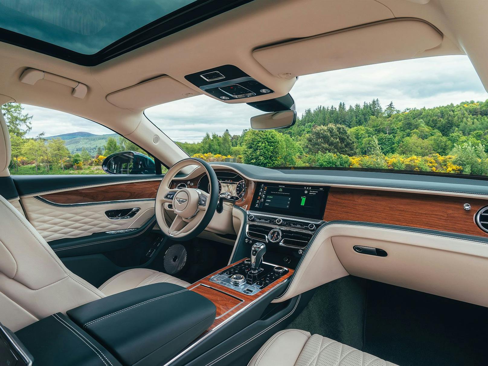 Auf Luxus muss man beim sparsameren Bentley Flying Spur Hybrid nicht verzichten