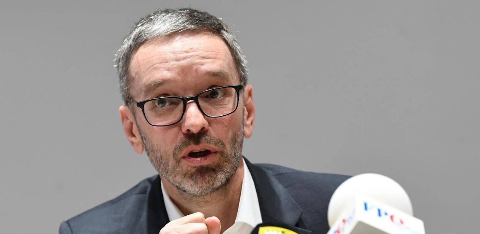 FPÖ-Klubobmann Herbert Kickl hat viele Fragen an die Regierung und fordert Antworten.
