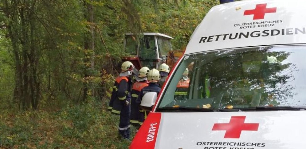Die Rettung brachte den Mann ins Spital. 