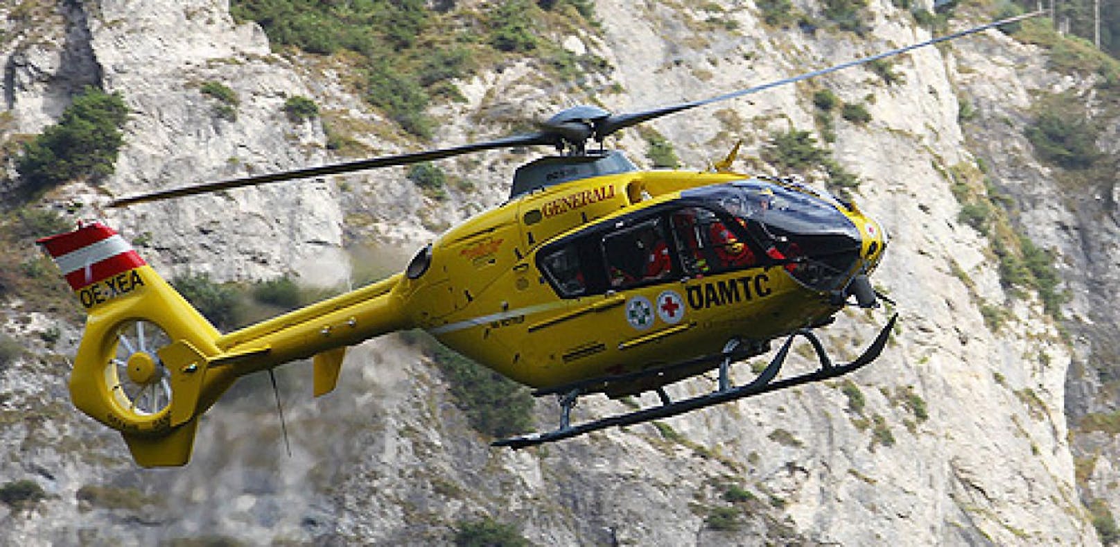 Der Rettungshubschrauber Christophorus 6 holte den verletzten Kletterer vom Berg.