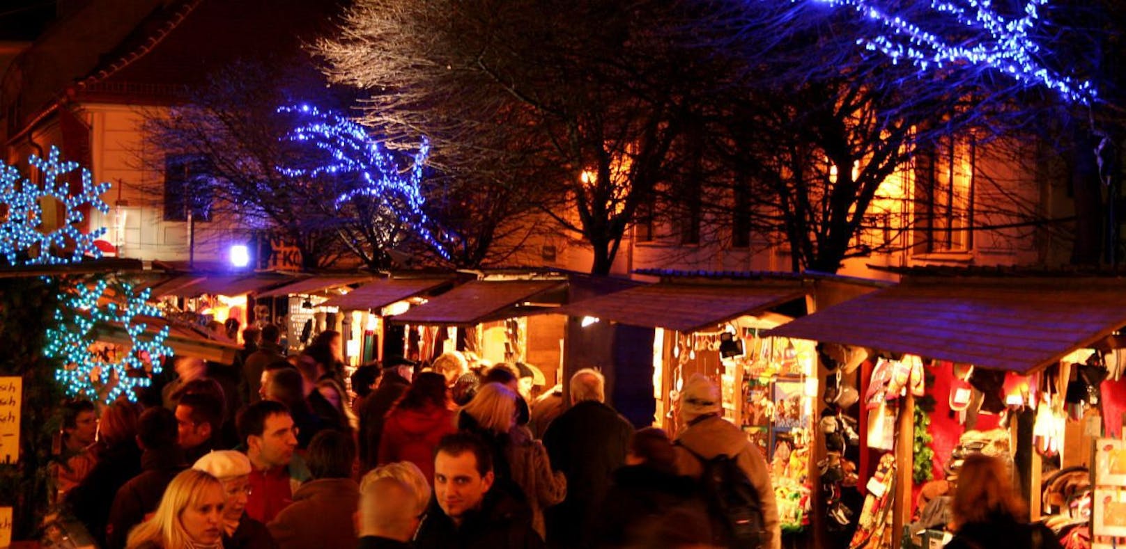 Besuchen Sie dieses Wochenende einen Weihnachtsmarkt? So schön war letztes Jahr der am Spittelberg.