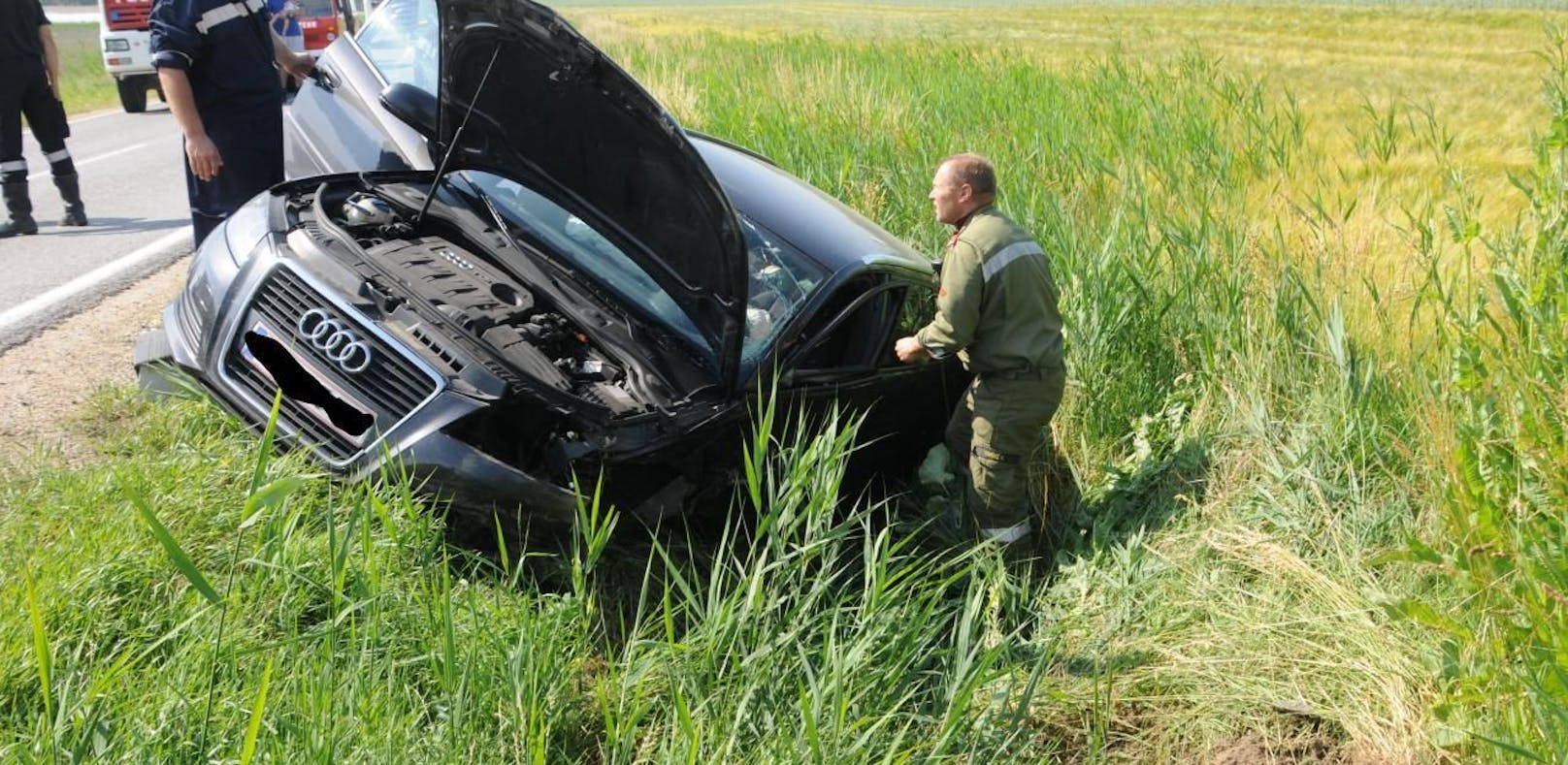 Audi gegen BMW: Zwei Verletzte nach Unfall