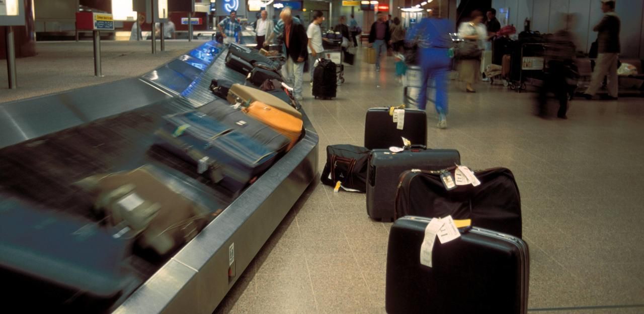 Heute.at - Frau landete nach Sturz am Airport im Frachtraum