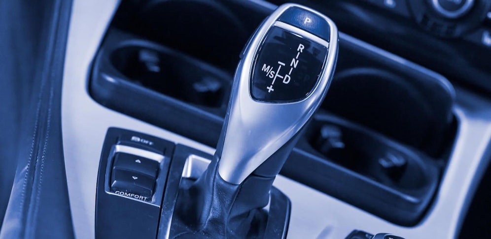 Ein 16-Jähriger wollte mit dem Automatikgetriebe für den Führerschein üben. 