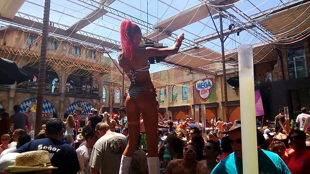 Heute.at - Mallorca-Urlauber aus Österreich prügeln Mann ins Koma