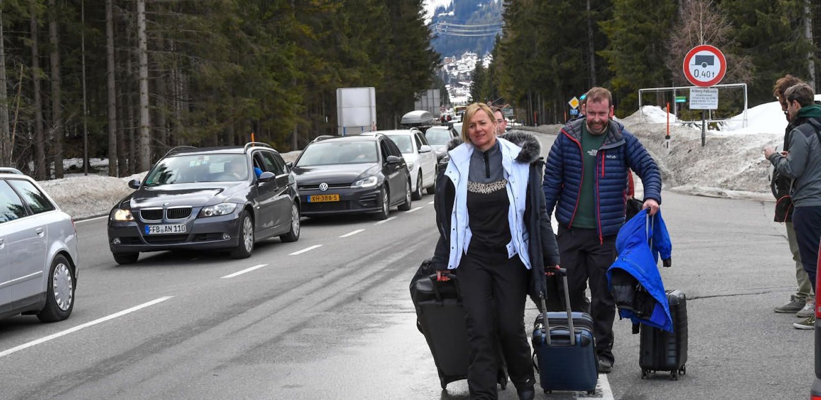Abreise-Chaos: Urlauber verließen St. Anton zu Fuß