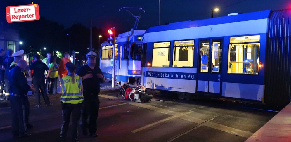 Schwerer Verkehrsunfall beim Wiener Karlsplatz am Samstagabend. (Foto: Niki Witoszynskyj)