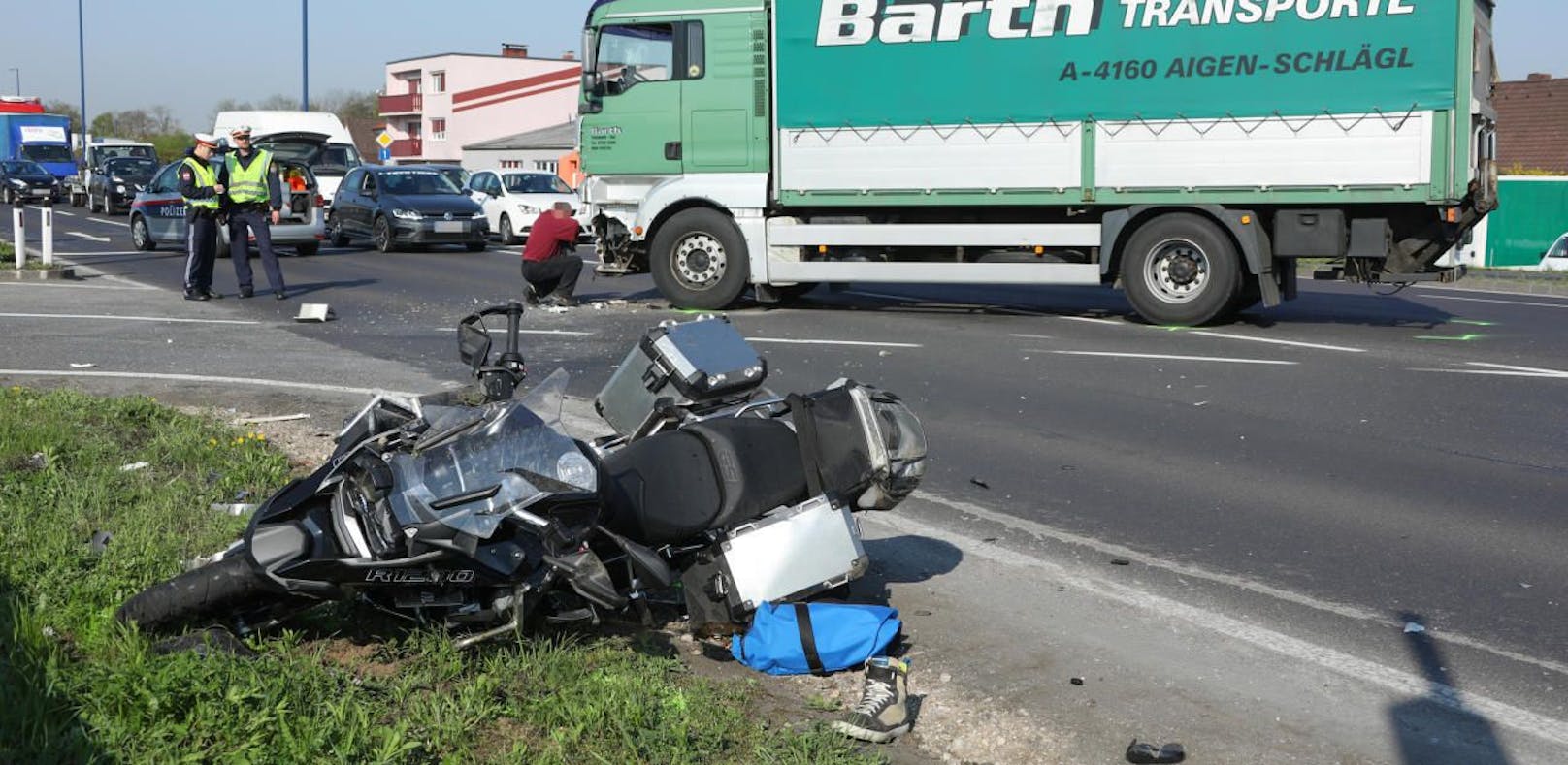 Motorradfahrer in Traun von Lkw "abgeschossen"
