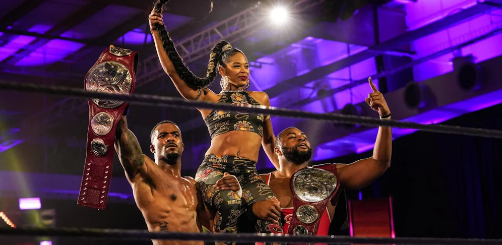 Bianca Belair mit den Street Profits