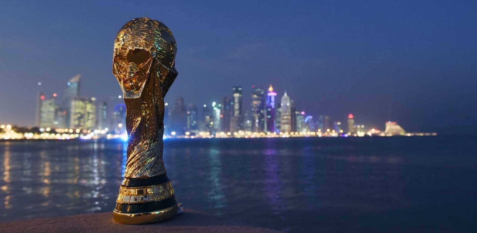 Der WM-Pokal wird 2022 in Katar ausgefochten.