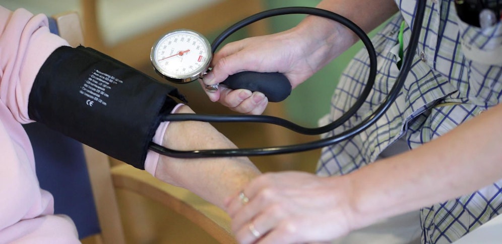 Karas und Landau warnen: Das Pflegesystem könnte selbst zum Pflegefall werden.