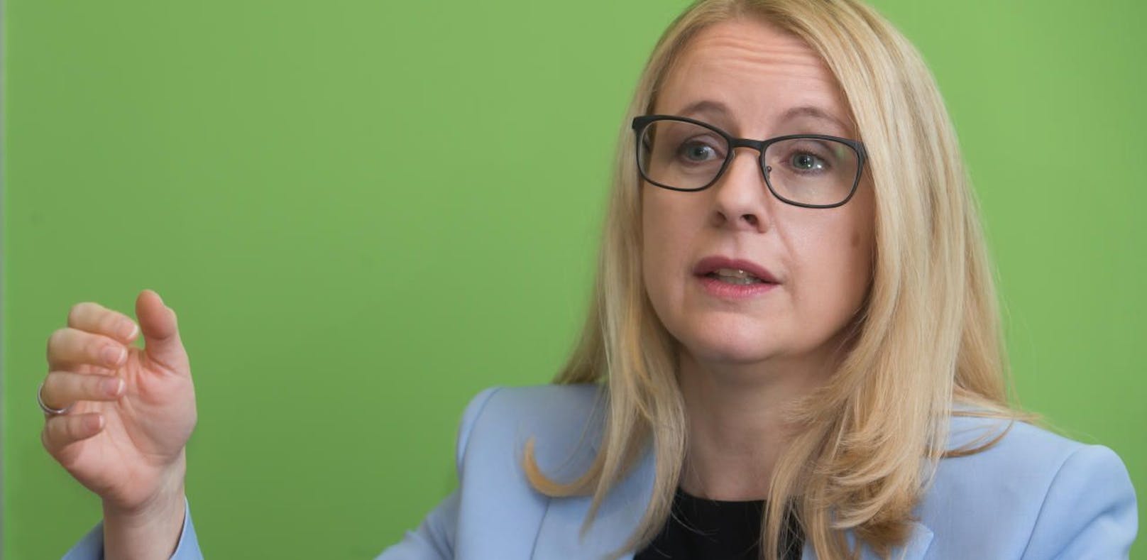 Margarete Schramböck, die erst am 17. Oktober (also zwei Tage nach der Wahl) bei der A1 Telekom Austria aufgehört hatte, ist Bundesministerin für Wirtschaftsstandort und Digitalisierung.
