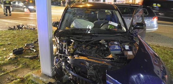 (Symbolbild): Am Stefan-Fadinger-Platz (Wien-Favoriten) kam es am Samstagabend zu einem Verkehrsunfall. Zwei Männer wurden dabei verletzt.