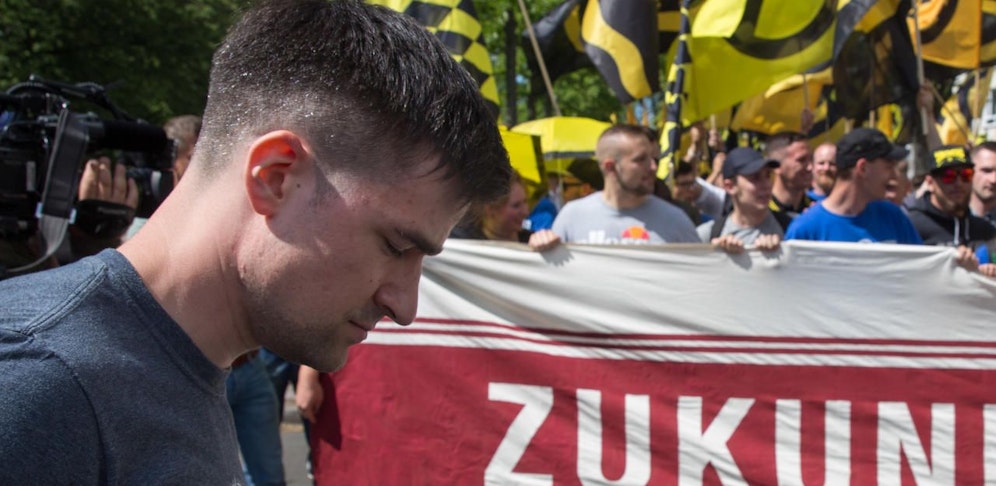 Der Chef der österreichischen Identitären, Martin Sellner (l.), blamierte sich vor einem deutschen Gericht.