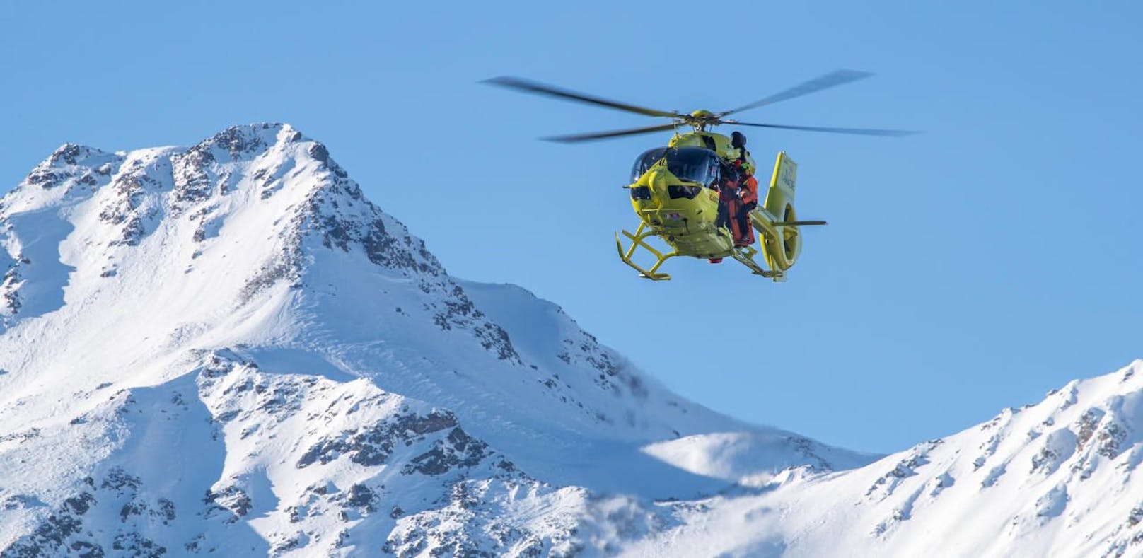 Snowboarder (42) stürzt 30 Meter in den Tod