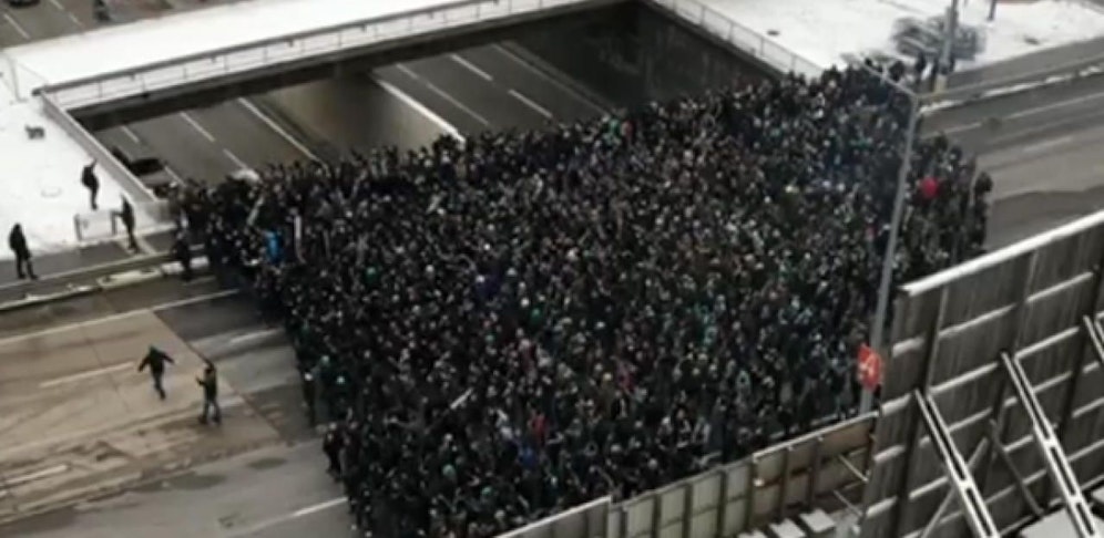 Im Zuge des Fanmarsches im Dezember 2018 sollen Schneebälle auf Polizisten geworfen worden sein.