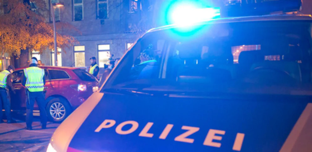 Zu einem nächtlichen Polizeieinsatz kam es in der Nacht auf Sonntag wegen einer Schlägerei in Graz. (Symbolfoto)