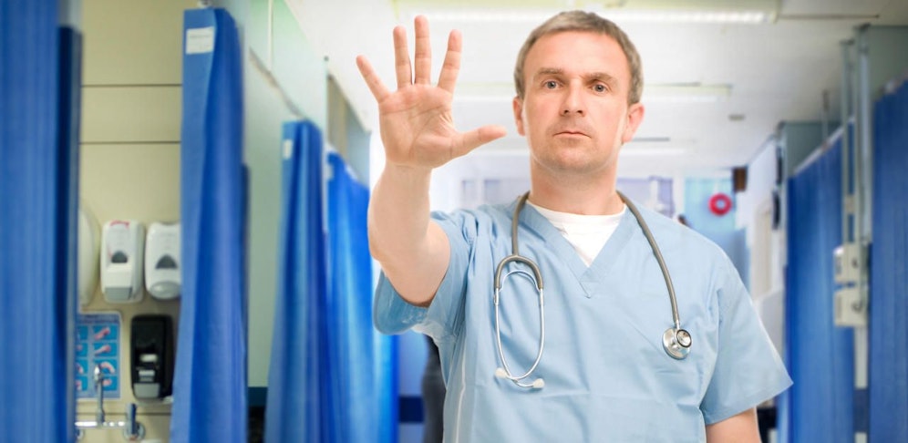 Maßnahmen gegen Gewalt in Arztpraxen und Spitälern geplant.