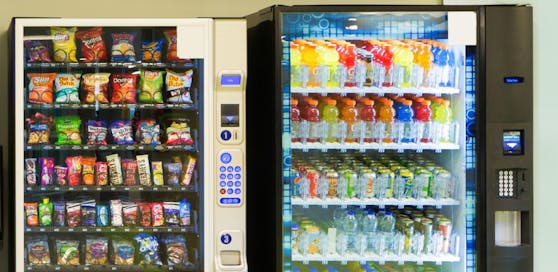 Der Snackautomat am Bahnhof in Stockerau wurde geplündert.