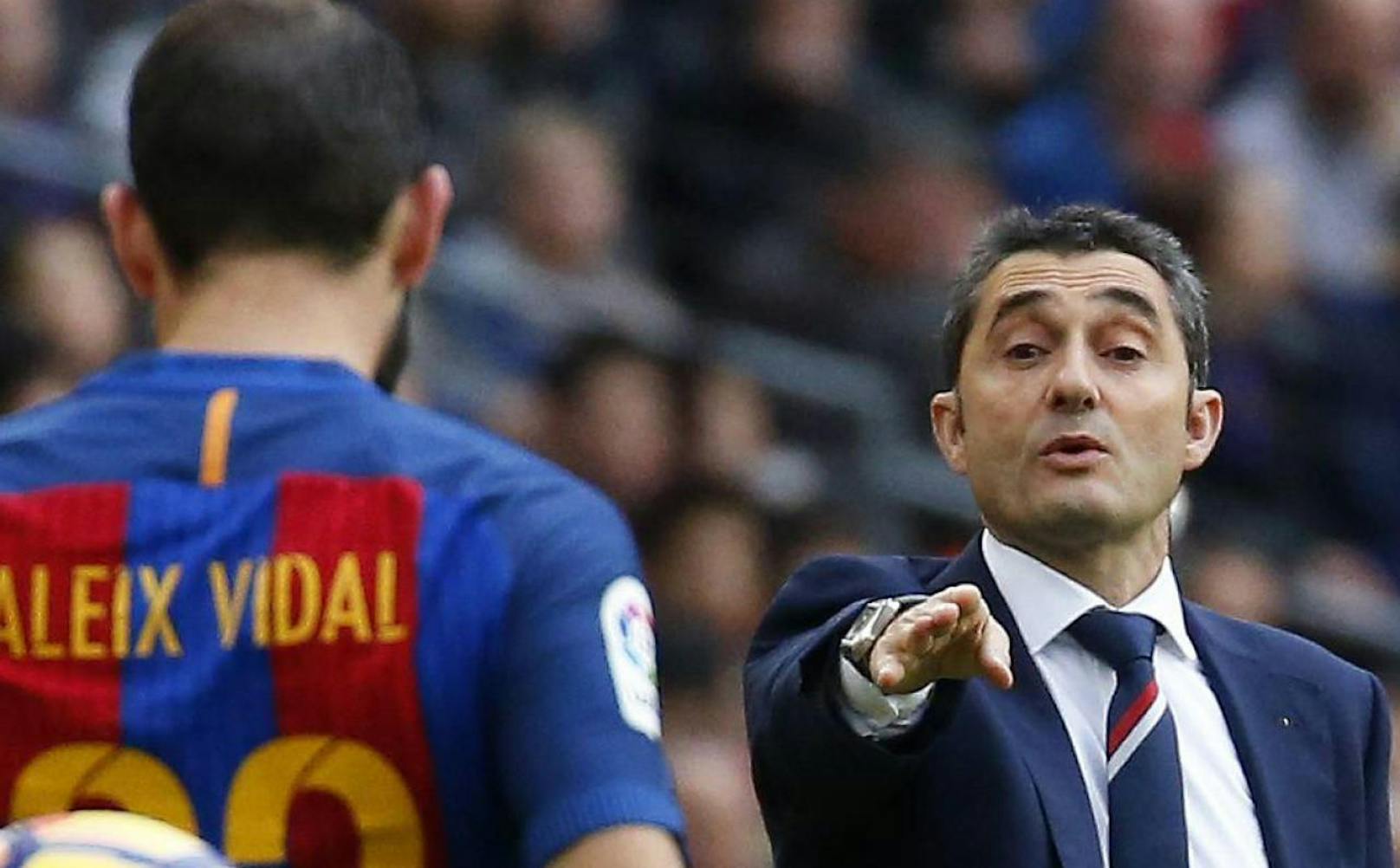 Ernesto Valverde sitzt ab sofort auf der Barca-Trainerbank.