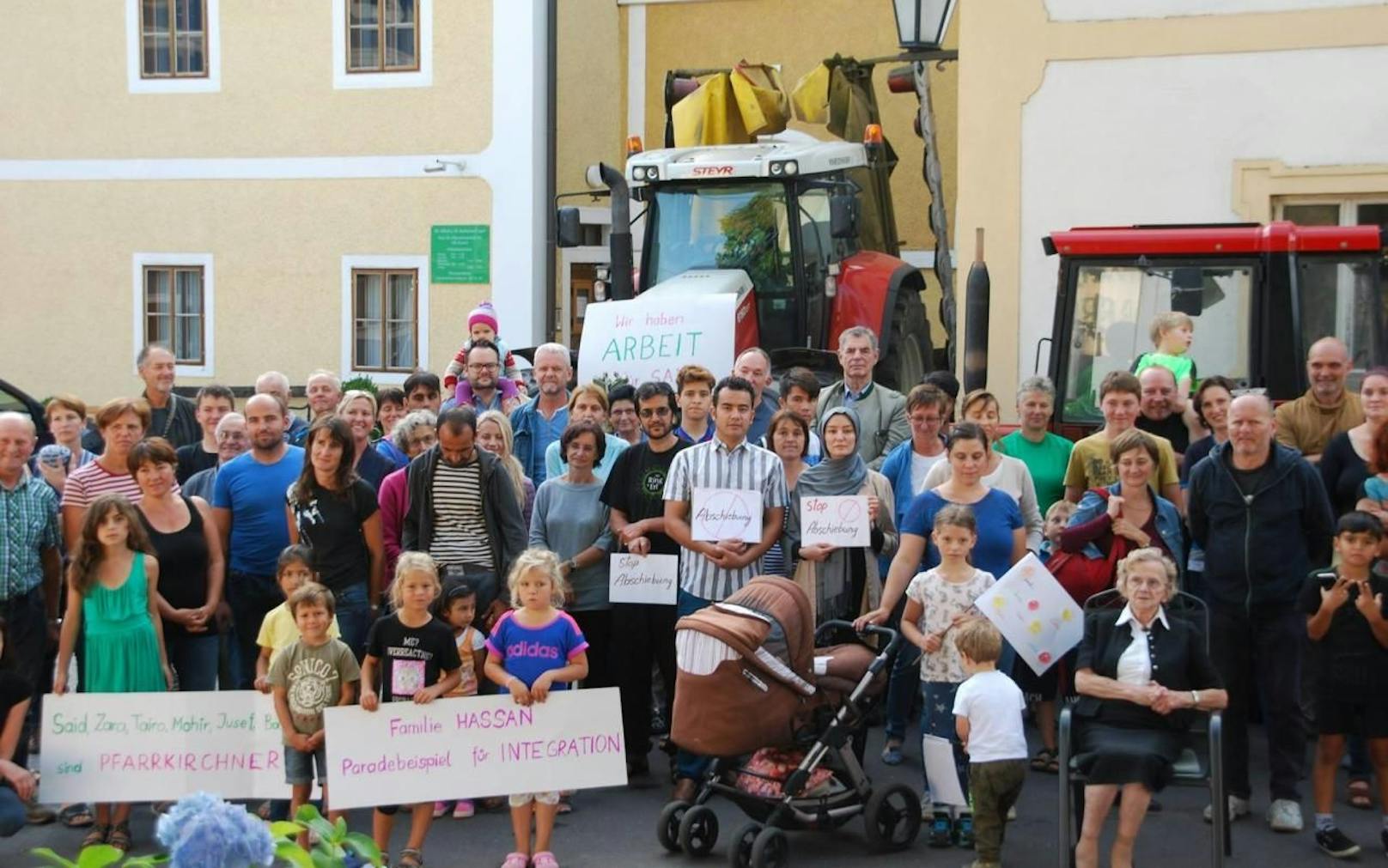 Die Gemeinde Pfarrkirchen protestiert gegen die Abschiebung von Familie Hassan.