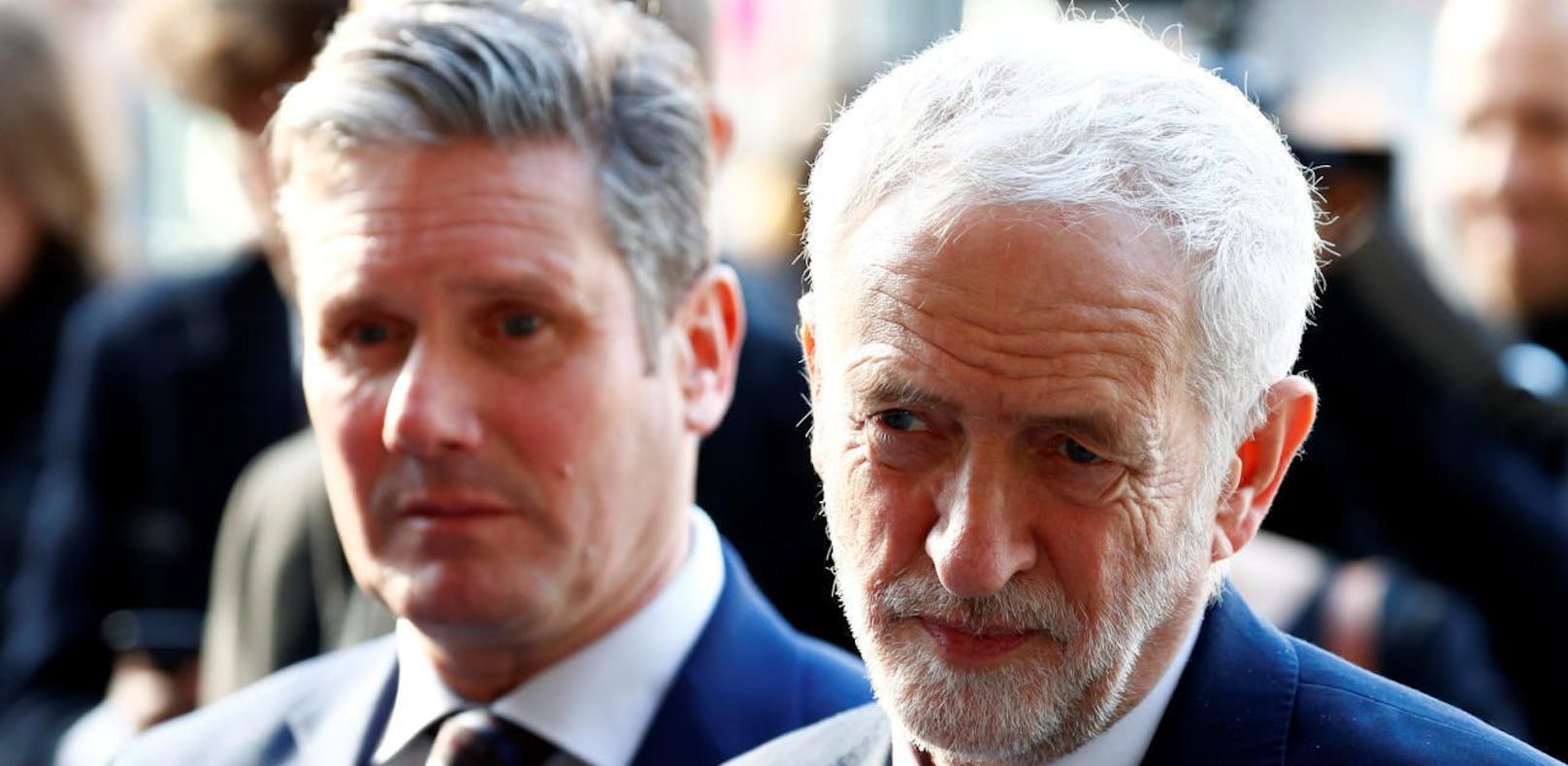 Labour Party Chef Jeremy Corbyn (rechts) und Labour Partys Sekretär Keir Starmer.