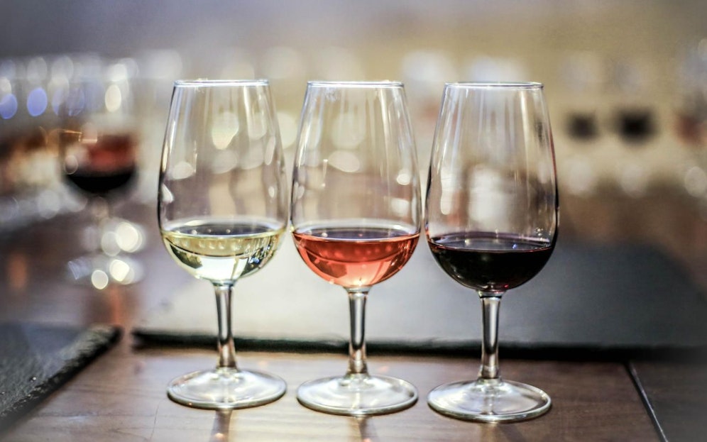 In die Weinkultur einzutauchen scheint gerade populär unter Prominenten zu sein. 